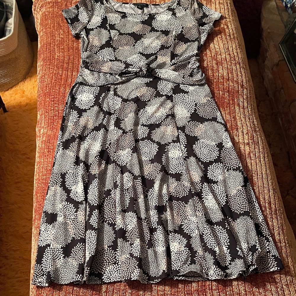 Elegant Black and White Floral Midi Dress
